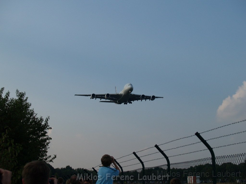 Warten auf den Airbus 380 Koeln Bonn P283.JPG